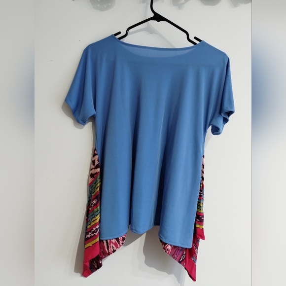 Unique Top - Picture 3 of 3